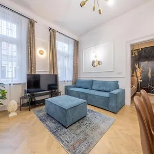 Appartamento Sass Glamour Next To St Stephen Basilica S1, Budapest